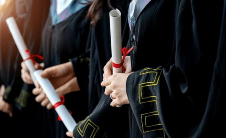 College AP Poll: Oregon Returns to No. 5 While Miami Tops ACC Standings