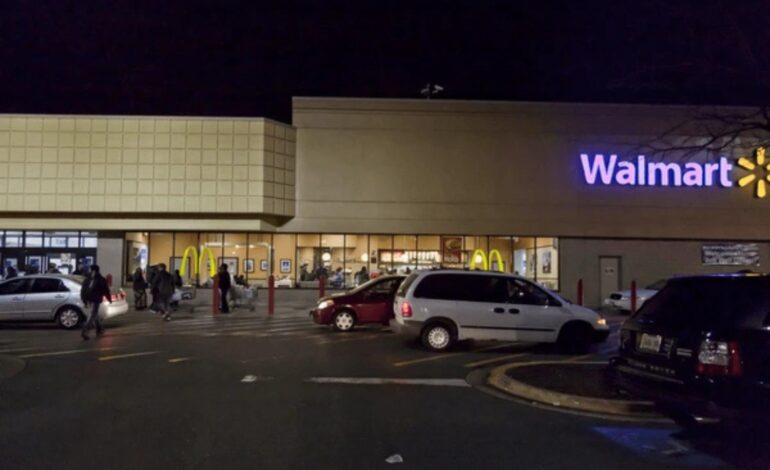 Which Major Stores Are Open on Thanksgiving — and 20 That Remain Closed | Walmart Thanksgiving Hours Guide